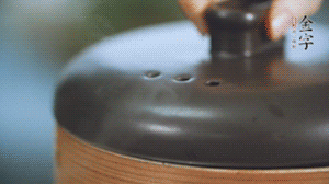 水開后轉(zhuǎn)中火蒸50-60分鐘。