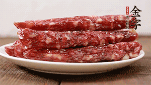 金字香腸切小段備用。