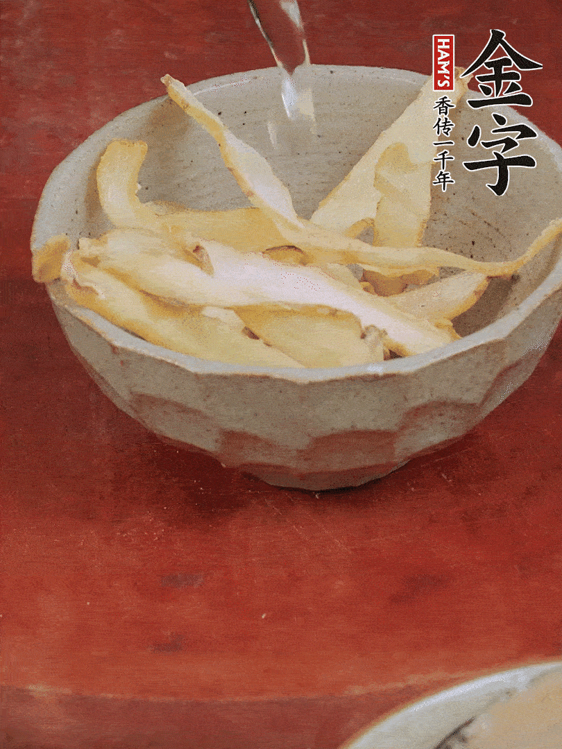 玉竹、花菇分別清水泡發(fā)。