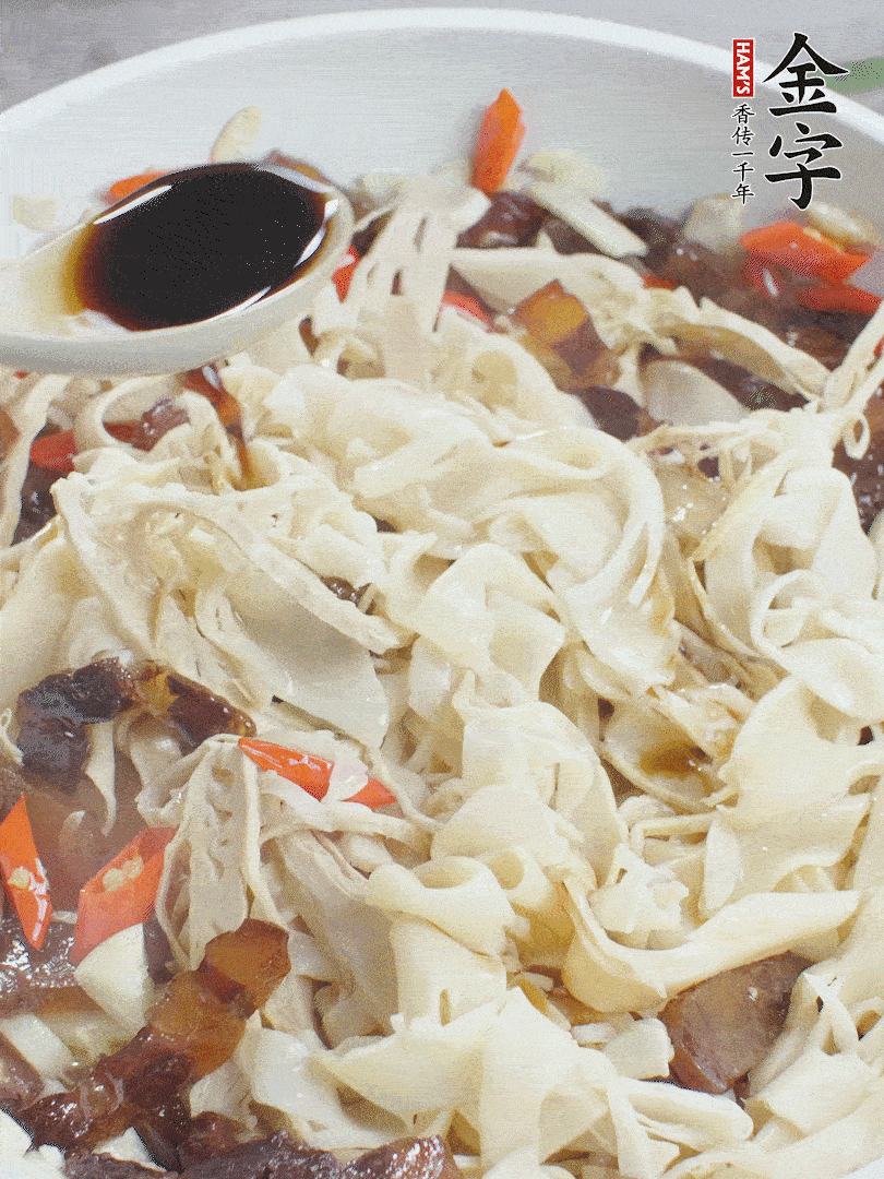 下糯米筍，淋一點生抽、蠔油調(diào)味。