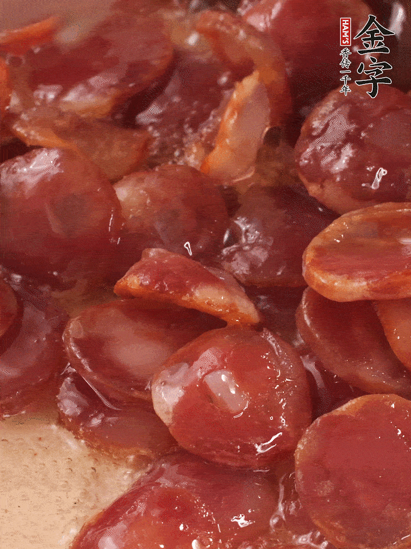 絲苗米洗凈后，用1.5倍水煮至6分熟（偏硬的質(zhì)地），網(wǎng)篩撈起瀝干水分備用。