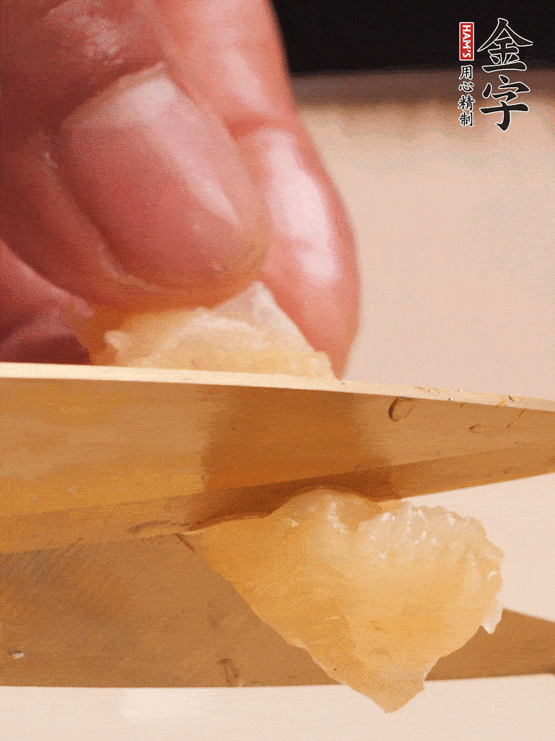 取出放入清水中，清洗表面，再剪成小段