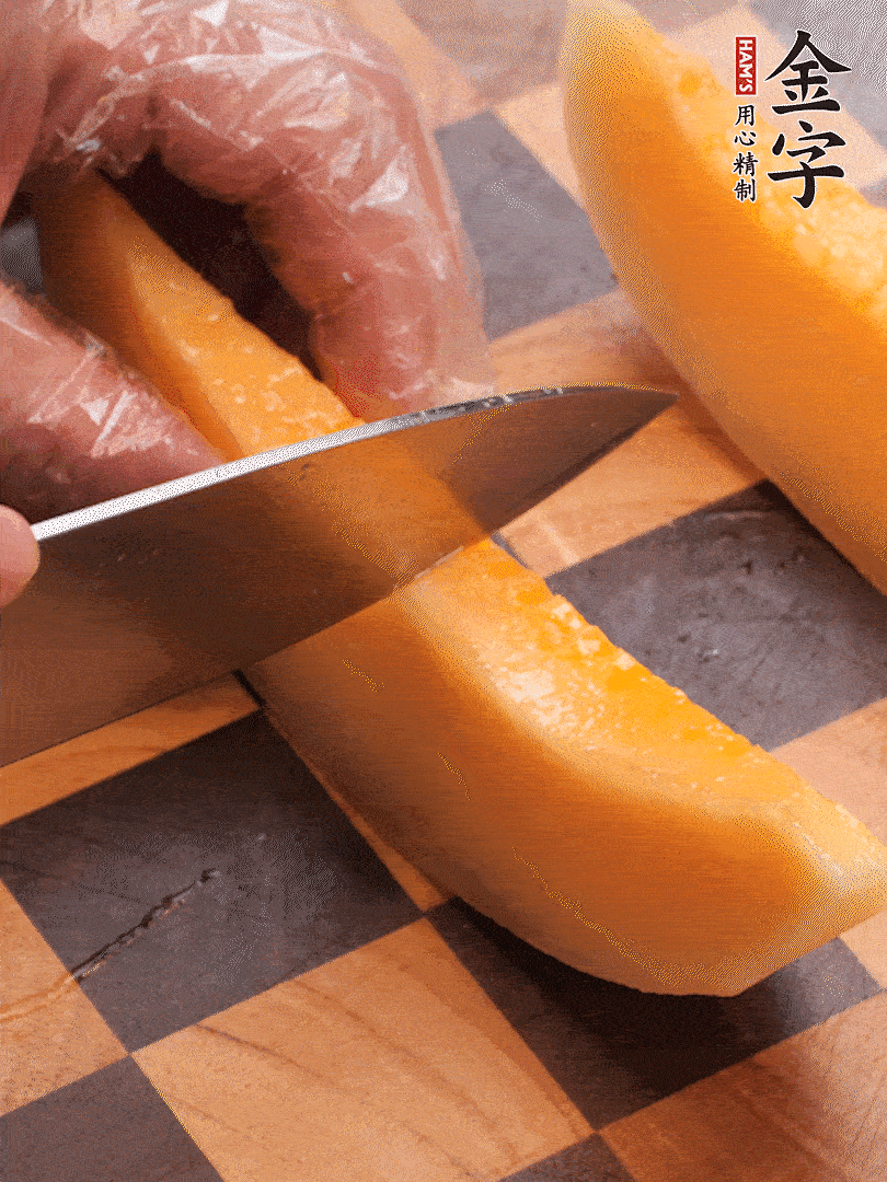 火腿包裹哈密瓜，按圓形擺放