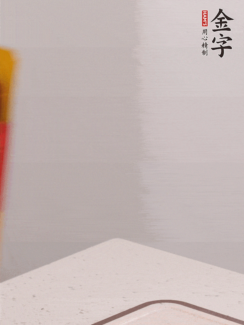 金字火腿切片，溫水浸泡5分鐘，將牛腩放鍋中，倒入比食材多2倍的清水，加姜焯水