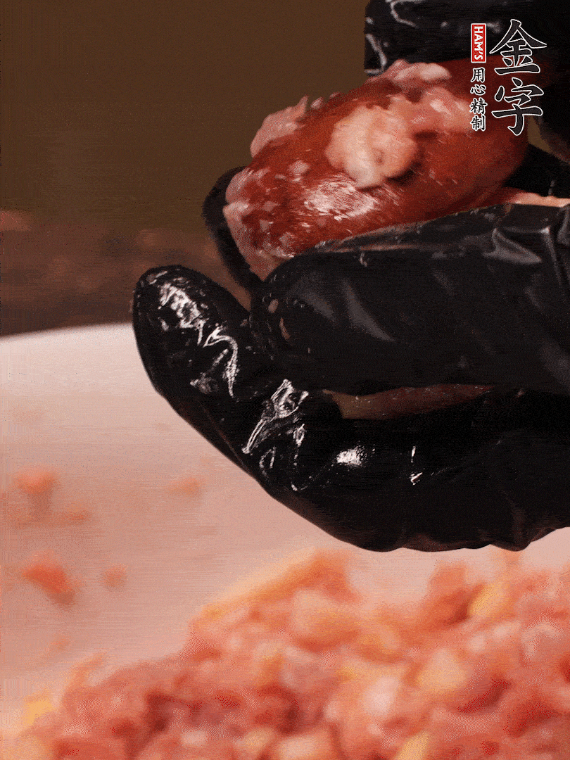 攪拌上勁，15g食用油，再攪拌一下，分成30g小圓球，冰凍1小時(shí)