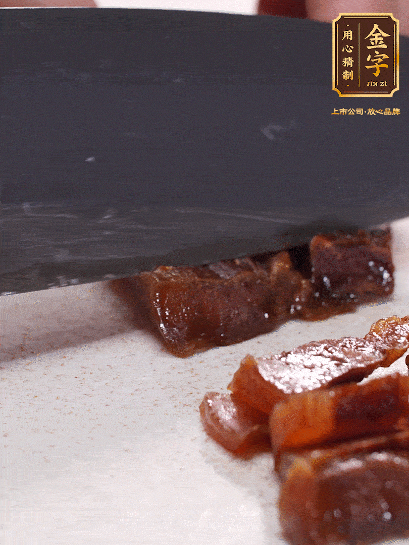 金字臘肉水煮10分鐘，切片