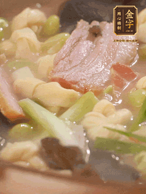 最后加一點(diǎn)蠔油、雞精調(diào)味