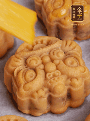 冷卻5分鐘刷上蛋液，160℃再烤10分鐘，回油1晚更香