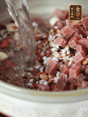 加入金字火腿丁，清水