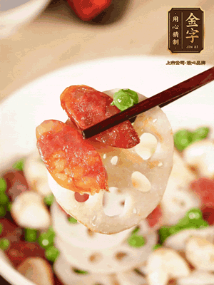 加入菱角、藕片繼續(xù)翻炒