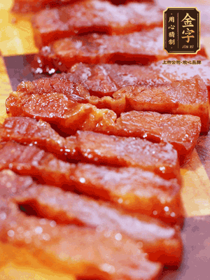 金字醬油肉煮熟，切片
