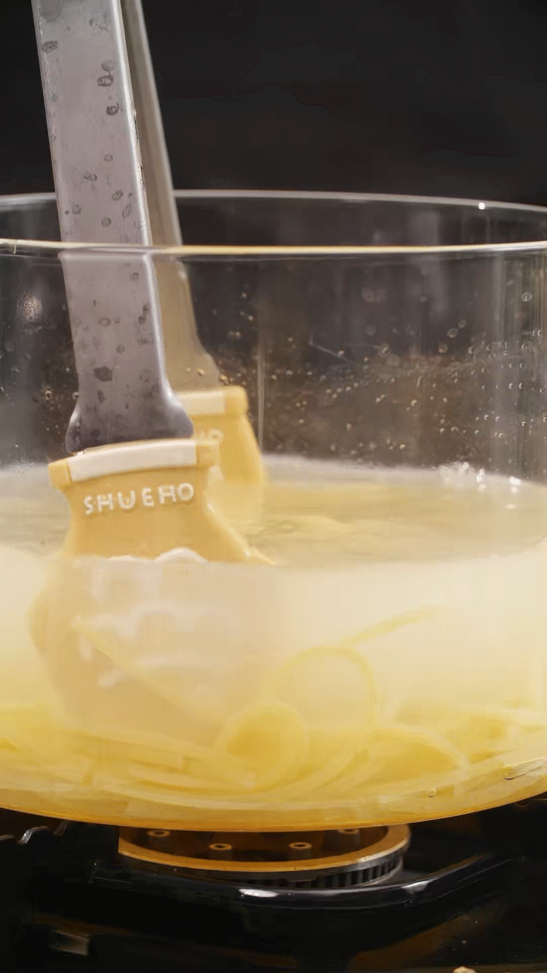 將意面煮熟，到自己喜歡的熟度。撈出過冷水，瀝干
