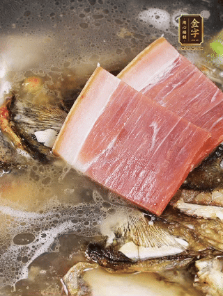 大火燒開，大火煮10~15分鐘。放入切好的豆腐，再煮5分鐘大火燒開，大火煮10~15分鐘。放入切好的豆腐，再煮5分鐘