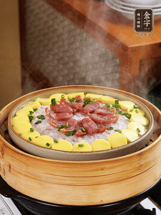 最后蔥花點(diǎn)綴。